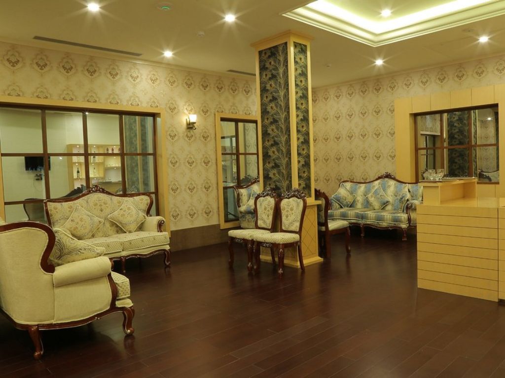 Rakesh Rajdev’s Top Tips for a Stress-Free Family Vacation at Roma Kristo Hotel